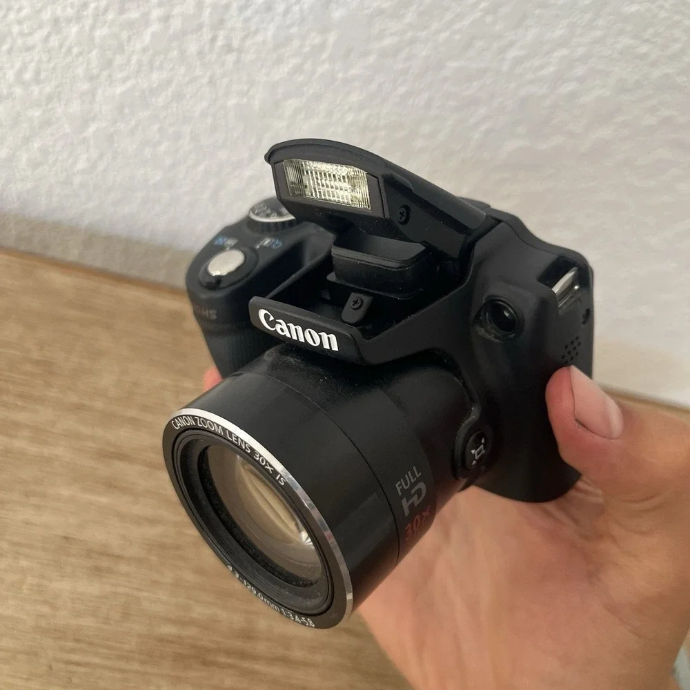 Canon Powershot SX510 HS 12.1 Mp Wi-Fi Digital Camera - Working - With Charger